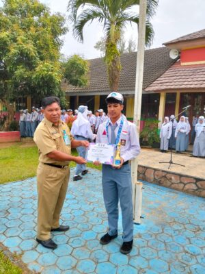 Juara 1 dan Pemain Terbaik Liga Centra Indonesia Tingkat Provinsi dan Menuju Nasional Juara 1 dan Pemain Terbaik Liga Centra Indonesia Tingkat Provinsi dan Menuju Nasional